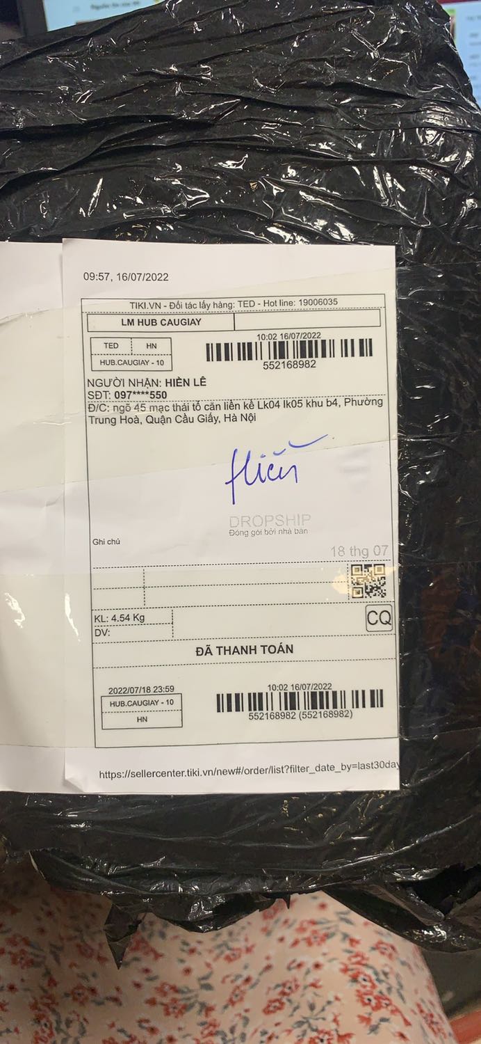 Shop làm ăn kiểu j đặt 2 thùng giao cho cái túi bóng