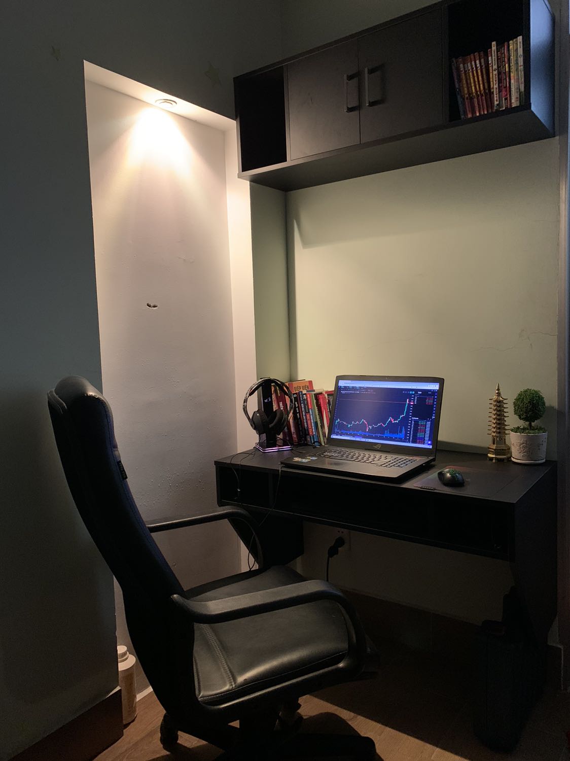 Đẹp, nhưng phải tự lắp ráp, còn k thì tốn phí, đó là 1 cái hạn chế.