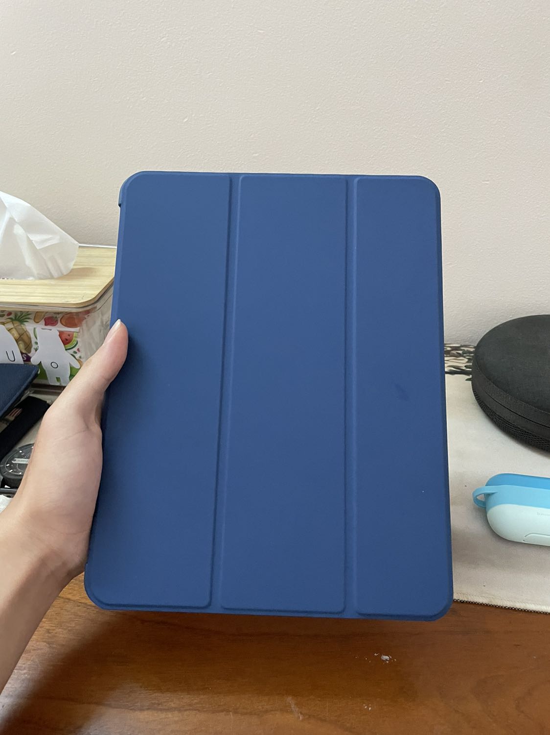 Chất lượng hoàn thiện tốt, cầm rất thoải mái. Tuy nhiên phần bề mặt có phần hơi bám mồ hôi mỗi khi mình dùng.