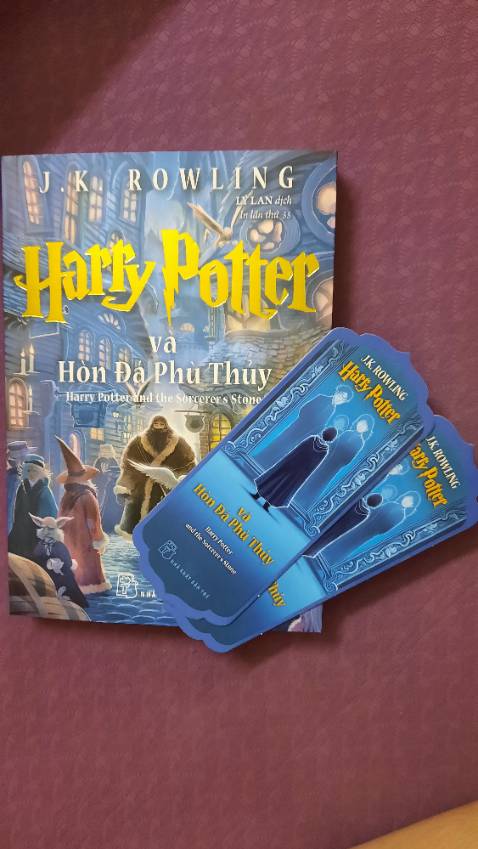 siêu mê omgggg, lúc mình đặt là 4h58 chiều qua mà 9r sáng nay đã cầm trên tay r🤩 may mắn dc tận 2 chiếc bookmark kakak