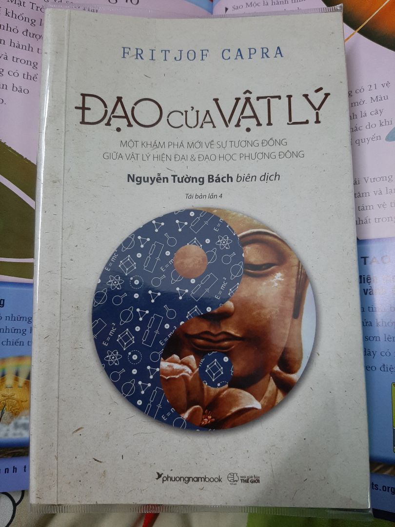 Cuốn sách giúp cho mình có thêm rộng lớn hơn những kiến thức trong hướng đi mà mình đang tìm tòi. Với góc nhìn sáng suốt, không định kiến, không bị ràng buộc bởi bất cứ chủ thuyết hay giáo điều nào, tác giả đã mở rộng thêm con đường cho nền khoa học hiện đại để tìm về với cội nguồn của sự thật về vũ trụ và con người. Nếu bạn đang có hứng thú nghiên cứu khoa học, tìm tòi đọc hiểu về nhiều lĩnh vực tương tự, bạn có thể kết hợp việc đọc cuốn sách này và một số tậo sách khác như "Trái tim mặt trời", "Làng Mai nhìn núi Thứu" v.v để hiểu chính xác hơn những gì tác giả muốn nói và để bước xa hơn trên quá trình tìm về bản chất của vũ trụ - cũng là của chính chúng ta.