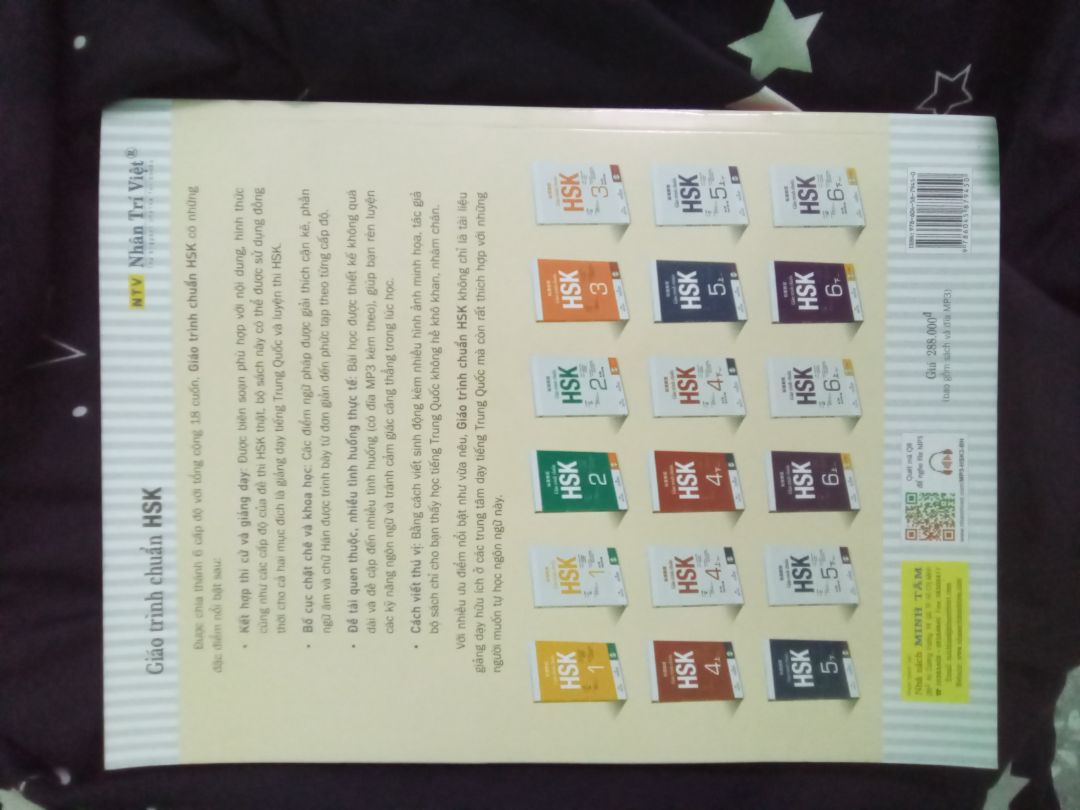 Đơn đầu tiên mua ở Tiki. Sách nguyên vẹn chuẩn HSK in màu rõ ràng. Kèm cả đĩa CD. Săn đc sale giá rẻ. Giao hàng đúng hạn. Cảm ơn shop. 谢谢????