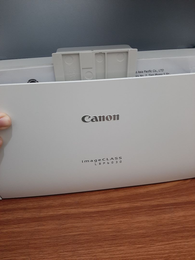 Máy nhận còn nguyên seal, đóng gói cẩn thận. Điểm trừ là hộp mực mới nhưng in được vài tờ đã hết mực, gọi hỗ trợ thì nhân viên tư vấn nói hộp mực chỉ để *** phải mua mới hộp khác? thấy rất vô lý và bức xúc Máy nhận còn nguyên seal, đóng gói cẩn thận. Điểm trừ là hộp mực mới nhưng in được vài tờ đã hết mực, gọi hỗ trợ thì nhân viên tư vấn nói hộp mực chỉ để *** phải mua mới hộp khác? thấy rất vô lý và bức xúc