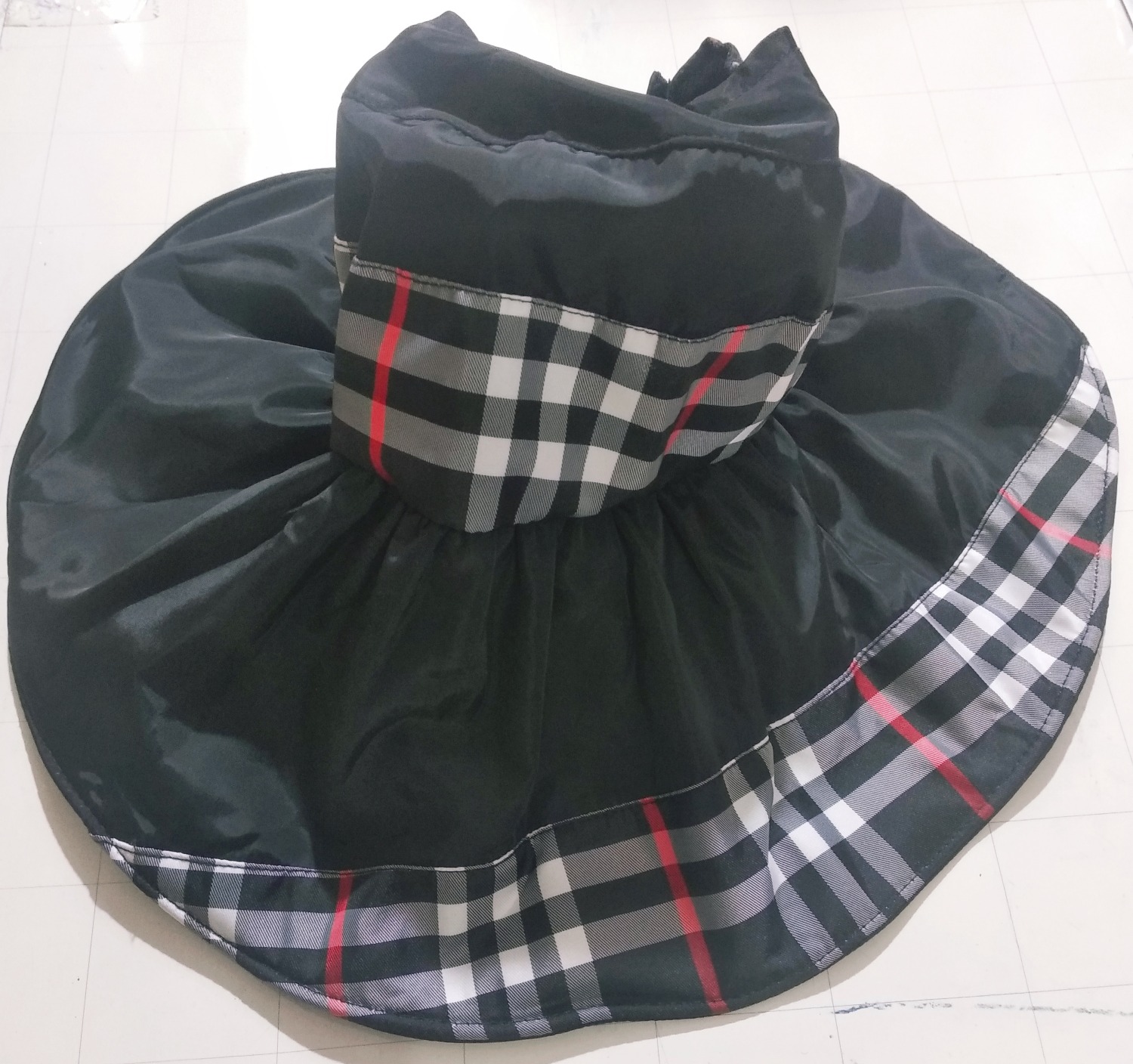 Đẹp như hình họa tiết ca rô xinh, dễ gấp gọn. Mũ nhẹ, thoáng                                .