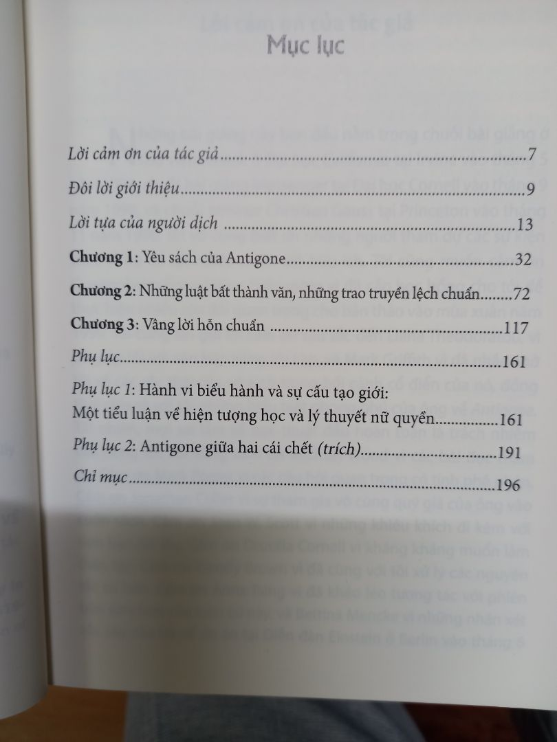 Sách giao nhanh, còn mới nguyên. Sách thuộc loại khó đọc. Tuy nhiên, vì được chị Minh dịch và anh Nam Sơn chủ trương và hiệu đính nên đã quyết định mua. Không thể đọc như tiểu thuyết thông thường được. Rất hài lòng.