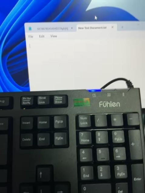 bàn phím tôi mua bị liệt Numlock
nhắn tin cho shop thì Tiki tự động xóa 
hồi sau nhắn đc cho shop thì shop không phản hồi cũng không hỗ trợ gì thêm 
thực sự thất vọng, tôi vừa phải mua đắt hơn nhưng chất lượng thì không tương xứng, chăm sóc khách hàng lại càng không