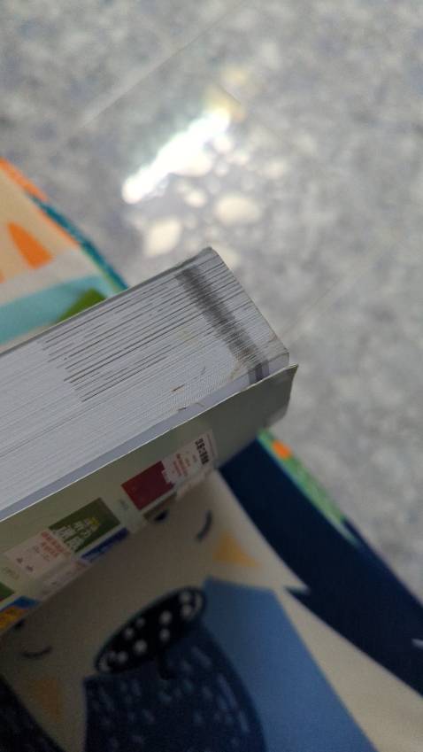 Sách bị ẩm mốc mà còn đóng gói giao KH