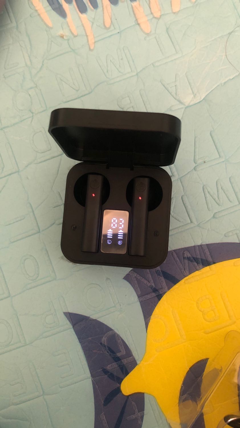 Không biết có ktra hàng trước khi gửi k mà hàng bị như này. Lắp lại cho vô sạc chưa dc 1p đốc sạc tụt từ 100 xuống 8x🤧🤧🤧. Volume tốt. Trebs cao quá bass yếu nên hơi chói. Mà giá tầm này thì ok