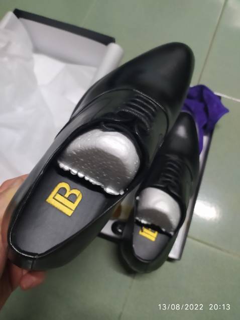 Giày đẹp, mang cũng êm chân, Shop còn tặng quà nữa.

Cảm ơn Shop và Tiki nhé!