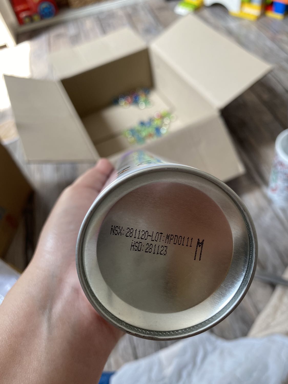 Mục đích mua về k phải để xịt tóc nên k bình luận vụ này được. Nhưng sản phẩm mới, date còn rất dài, gói hàng kỹ nên 4 sao nha!