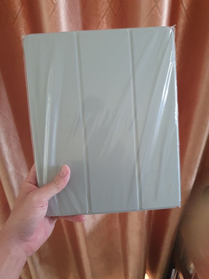 Case rất chắc chắn, hàng nguyên seal. Cảm ơn