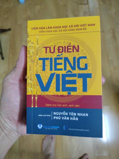In ấn đẹp, đóng bìa chắc chắn. Chữ in sắc nét