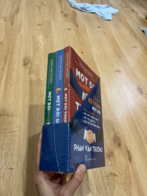 Sách được đóng gói cẩn thận, giao hàng nhanh. Nội dung thì mình chia sẻ sau nhé