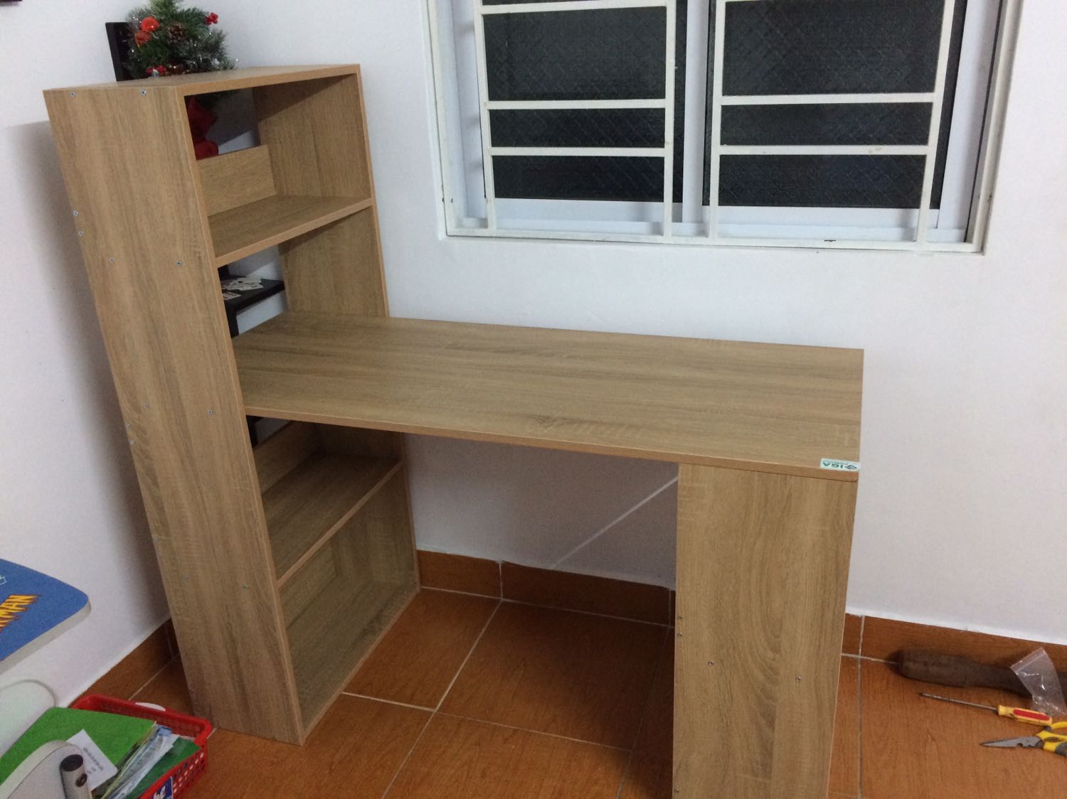 Bàn chắc chắn. Vận chuyển mà shop bo đc góc bàn bằng xốp thì đỡ móp. Bàn của m vận chuyển làm giảm độ hoàn hảo của bàn. Sản phẩm mọi người cứ tự tin đặt ạ! Bàn chắc chắn. Vận chuyển mà shop bo đc góc bàn bằng xốp thì đỡ móp. Bàn của m vận chuyển làm giảm độ hoàn hảo của bàn. Sản phẩm mọi người cứ tự tin đặt ạ!