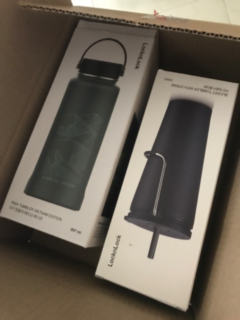 Tôi không ngờ vì hồi gần bảy giờ sáng hôm nay tôi order hai món: Bình và Ly giữ nhiệt thì tới gần chín rưỡi sáng tôi đã nhận được!! Xem như gần hai tiếng rưỡi!! Tiki quá ổn định 👍👍👍
Bình giữ nhiệt thì từ thiết kế tới màu sắc thì đều 👍👍👍👍 còn hiệu quả sử dụng thì tương lai mới biết được!!!