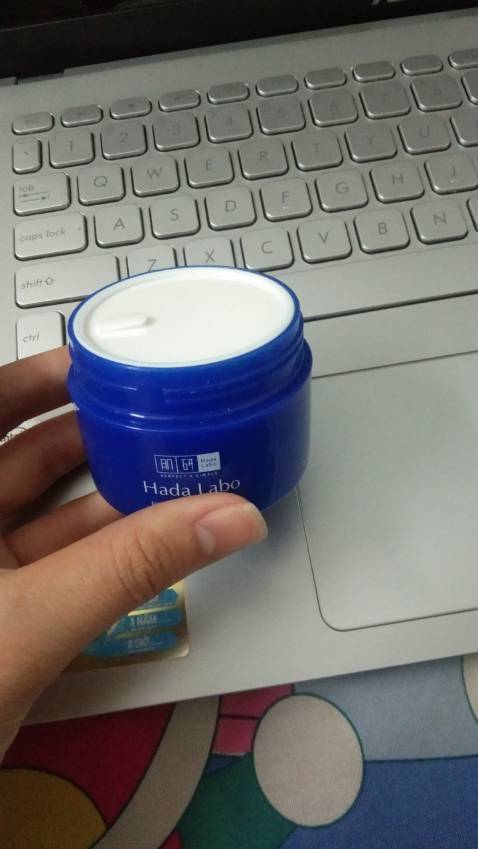 Lần đầu tiên mình mua hàng ở TIKI:
- Giao hàng cực kì nhanh luôn, mới đặt hôm qua, hôm nay có rồi
- Sản phẩm thì đóng gói cẩn thận 
- Check mã QR thì đúng hàng chính hãng là yên tâm rồi
- Là Mỹ phẩm nên phải dùng 1 thời gian thì mới biết có hiệu quả hay không, nên mk sẽ dùng rồi review lại.
- À, mình thấy shop có nói tặng kèm giấy thấm dầu Acnes nhưng mở hộp ra mình ko thấy hơi buồn :((