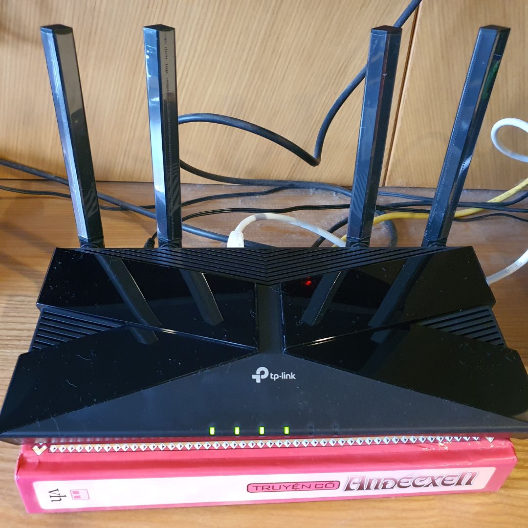 Roter như mô tả: đẹp, chắc chắn. Cài đặt thoải mái, rất nhiều chức năng, có wifi6. Phạm vi phủ sóng tạm được, khả năng xuyên tường bình thường. Roter như mô tả: đẹp, chắc chắn. Cài đặt thoải mái, rất nhiều chức năng, có wifi6. Phạm vi phủ sóng tạm được, khả năng xuyên tường bình thường.