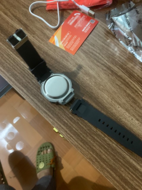 Yêu cầu shop kiểm tra lại hàng khi giao cho khách hàng 
Hàng rất đẹp nhưng lỗi rất nặng