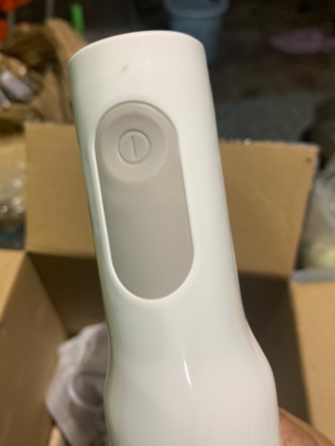 Đề nghị đổi máy mới cho tôi nha, giao hàng đã bị bóc xài, còn dấu ngón tay đã sử dụng máy, hộp dán băng keo cẩu thả