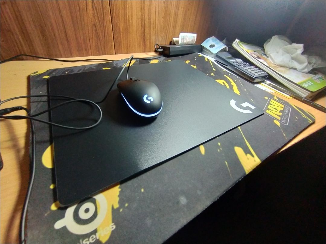 Giao hàng nhanh, lót chuột chính hãng rất chất lượng. Nhưng do đóng gói hoặc do khâu chuyển hàng nên làm méo mất một góc của miếng lót chuột