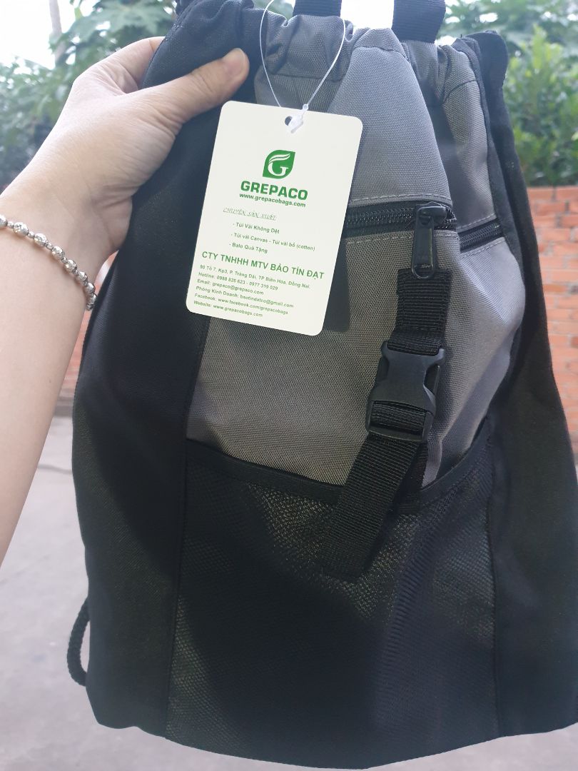 Túi đẹp ,gọn tiên lợi để mang vài thứ linh tinh hoặc cho bé đựng ít sách vở đi học thêm cũng rất ok. Túi đẹp ,gọn tiên lợi để mang vài thứ linh tinh hoặc cho bé đựng ít sách vở đi học thêm cũng rất ok.