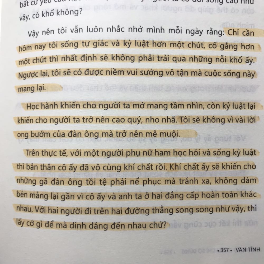 sách giúp rút ra được nhiều bài học , được tiếp thêm sức mạnh , thậm chí là có thể gạt bỏ được lớp sương mù vây kín tầm mắt để tìm ra lối đi riêng cho mình . 
Rất Thích Vãn Tình , mọi câu chuyện đều ý nghĩa , mỗi bài học đều sâu sắc . 
Tiki : tiki luôn mang đến những dịch vụ và sản phẩm khiến tôi rất hài lòng . sản phẩm giá ưu đãi , dịch vụ nhanh (ship nhanh )  tiện lợi (lựa chọn được sản phù hợp qua lượt mua và review của khách hàng ) . Cảm ơn Tiki , Huỳnh Nhã Thy dịch , bcoom books và nhà xuất bản thế giới đã mang đến sản phẩm tuyệt vời đến tôi .