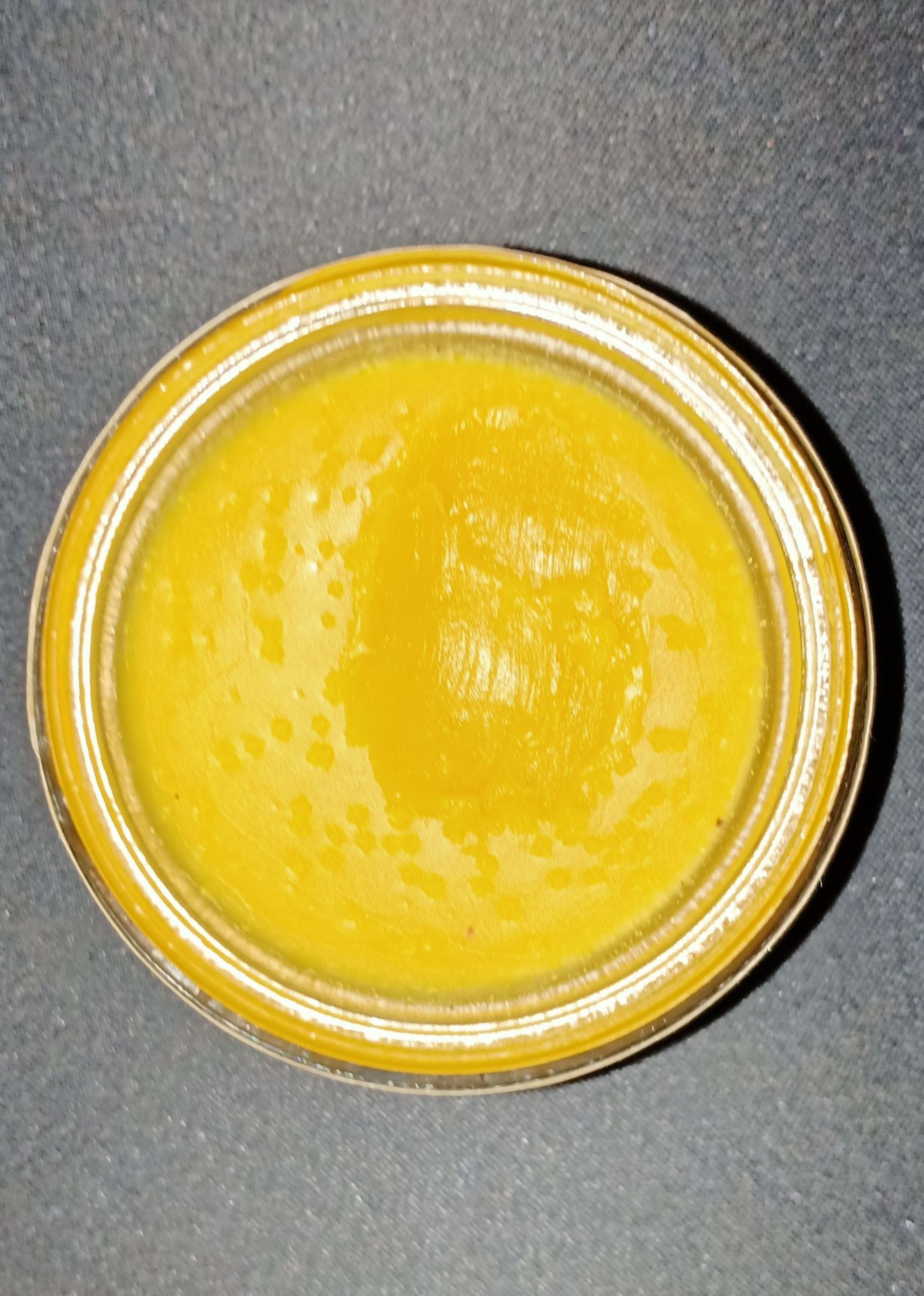 Tạm hài lòng, sản phẩm có bề mặt hơi lợn cợn, hạn sử dụng xa. Bôi trên các vết thâm, ngứa thấy dịu nhanh.