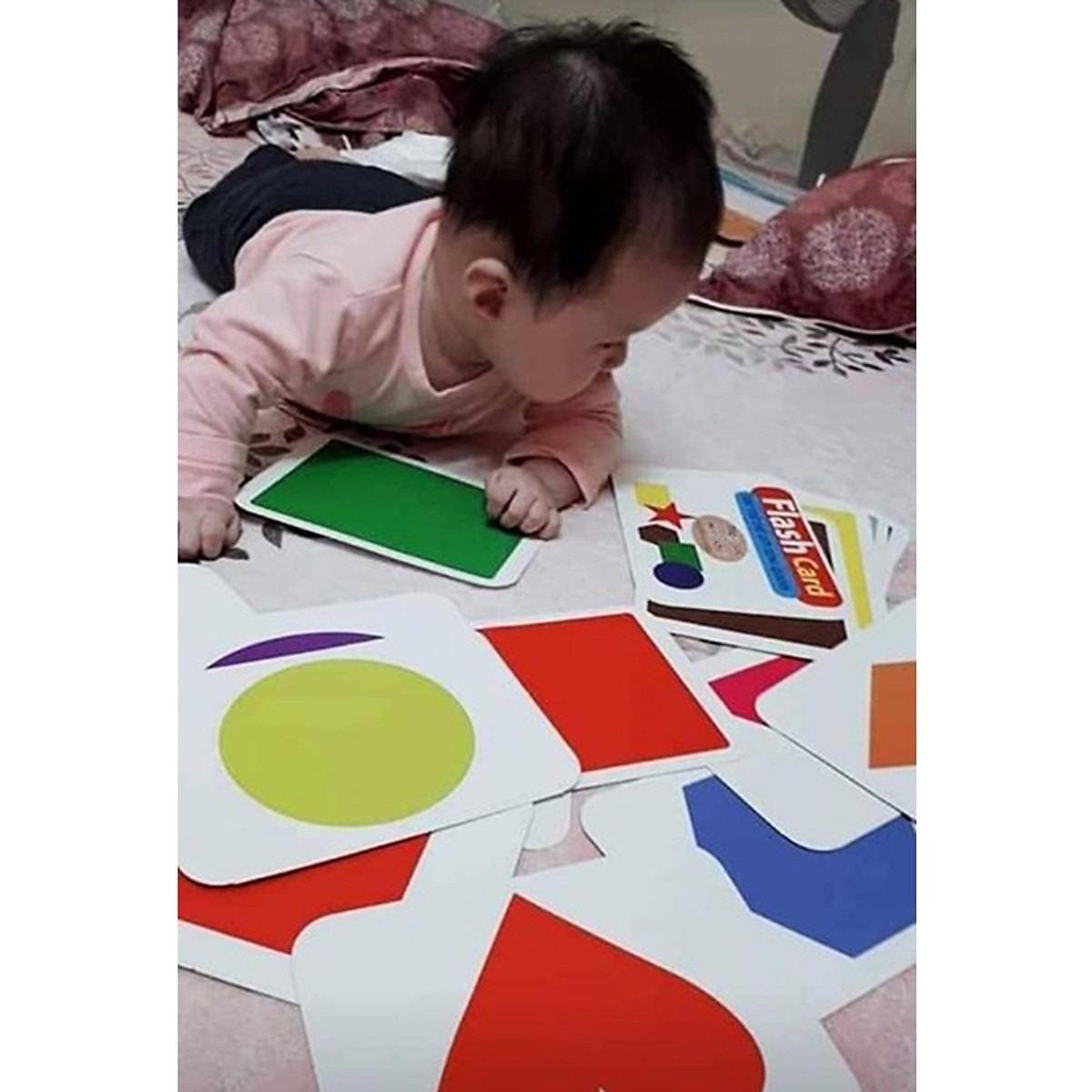 Bé nhà tớ học rất vào ạ, các mẹ có biết không! Bình thường chỉ dán mắt vào quảng cáo tivi với cho điện thoại thì thích lắm. =))
Cơ mà mua cho bộ này bỏ hẳn tivi luôn, điện thoại thì cũng bỏ ngang luôn, mừng ghê ấy
mà cháu cũng được 1 lúc, thôi thì cũng ổn hơn rồi ạ
mà lại còn được học nữa chứ
Thẻ học dùng 2 ngôn ngữ: Tiếng Việt và Tiếng Anh.
Bé có thể vừa chơi vừa học, cho bé sự thoải mái khi học.
Chất liệu giấy cứng bóng in một mặt 4 màu
Rèn luyện và phát triển khả năng tư duy và khả năng tự học cho bé
Tăng cường khả năng khám phá và ghi nhớ cho bé
Giúp bé sớm làm quen nhận biết được thế giới xung quanh
Giúp bé tự học và khả năng ghi nhớ tiếng anh qua các hình ảnh