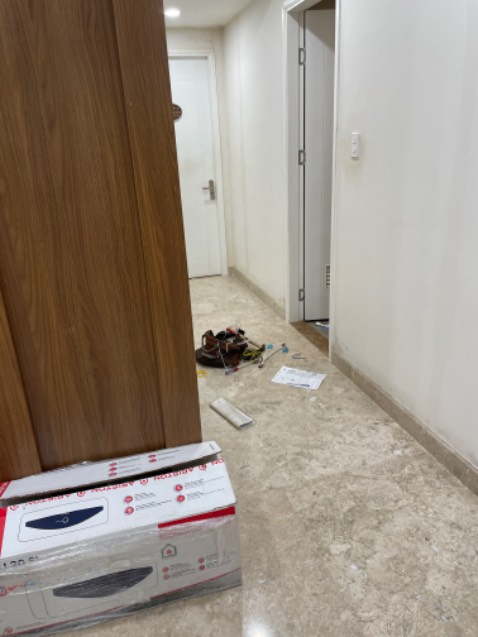 Lắp đặt tệ. Hư hỏng & mất 4-5 tiếng đồng hồ để lắp đặt. Đội ngủ lắp đặt kém chất lượng. Nên cân nhắc Nguyễn Kim. Lắp đặt chuyên nghiệp. So với giá dịch vụ lắp đặt và giá sản phẩm. Nguyễn Kim là an toàn nhất. Sai lầm với Tiki