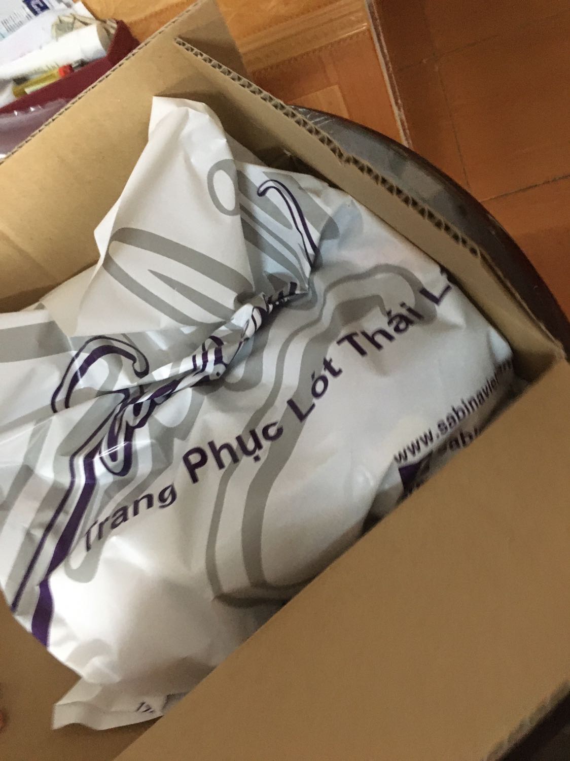 Mình mặc áo sabina nhiều rồi nhưng trước toàn mặc loại mút vừa. Giờ mới muathurw loại mút dày, mặc rất đẹp, mút dày gấp 2-3 lần loại mút vừa. Đóng gói cẩn thận