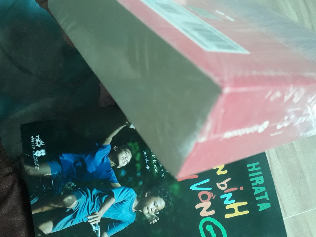 sách nguyên seal, rất đẹp rất xinh, shipper giao hàng thân thiện, 10 điểmm ??‍♀️ cả bộ đều mua trên tiki, mỗi tập 2 là không ra thể thống gì thôi