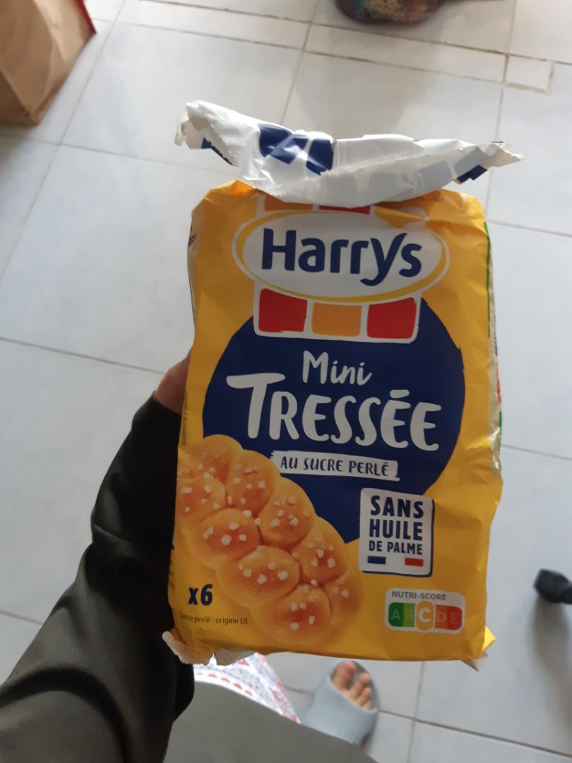 Hàng đến chậm so với dự kiến 3 ngày (do tình hình dịch bệnh nên mình có thể thông cảm được). Nhưng hàng hóa liên quan đến thực phẩm lại bị đóng gói sơ sài móp méo như này thì không chấp nhận đc ạ. trong túi bánh mì thì chia làm 6 bánh nhỏ, cảm giác ăn cũng ko ngon bằng 1 ổ bánh lớn, mình cứ ngỡ như ăn bánh trung thu mà chỉ có bột vậy. từ chất lượng đến đóng gói ko thể nào thất vọng hơn.