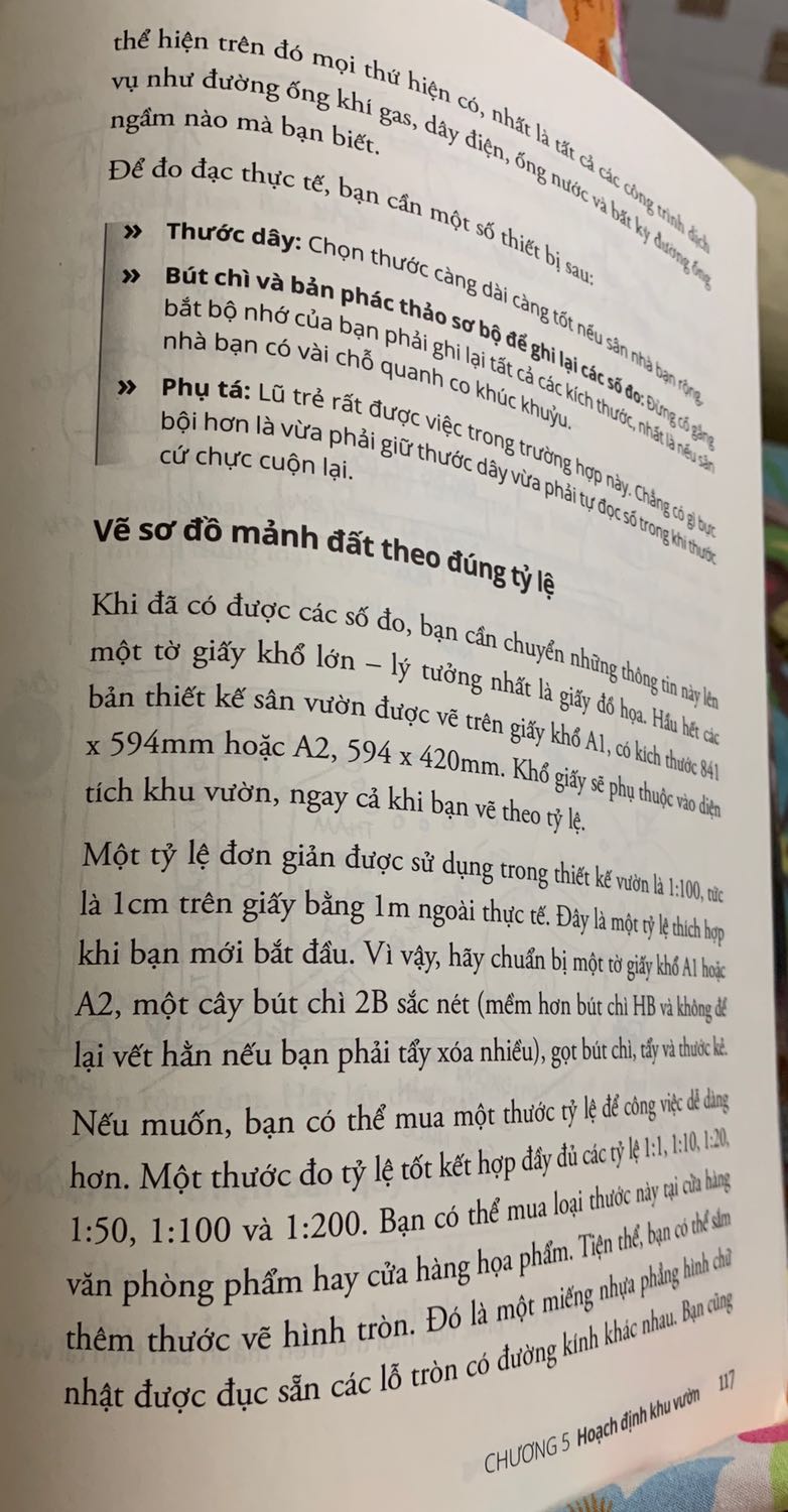 Nội dung tổng quát cho các bạn muốn lên kế hoạch thiết kế một khu vườn phù hợp với sở thích và thổ nhưỡng nơi bạn sống. Có nhiều thông tin hữu ích dù một số không phù hợp với điều kiện tại Vn. Tuy nhiên sách đáng mua, đáng đọc nhé.