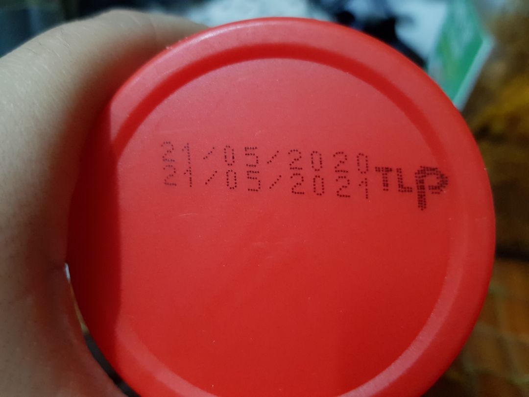 Sản phẩm rất tệ. Có mùi gắt dầu và mềm như để lâu ngày dù còn niêm màng nhôm và hạn sử dụng. Không thể sử dụng được phải bỏ đi. Lần đầu tiên mua hàng Tiki mà thất vọng như vậy.