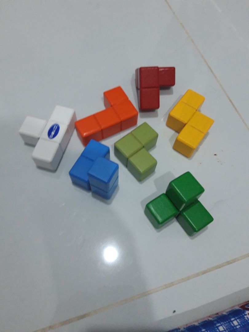 Đây là các khối gỗ lắp ghép,ko phải rubik,mọi người nên xem kỹ để ko bị mua nhầm