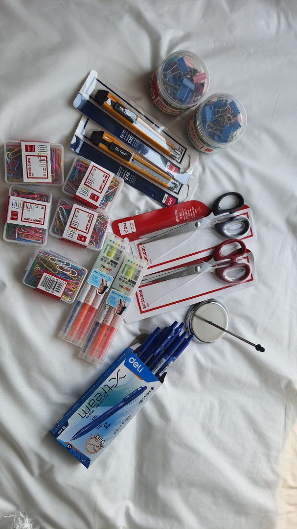 sản phẩm rất đẹp, đóng hộp chắc chắn và cẩn thận, có đầu nhựa giữ mũi nhọn rất an toàn. giao hàng nhanh, đóng gói kỹ, quá chất lượng. Ủng hộ deli và tiki.