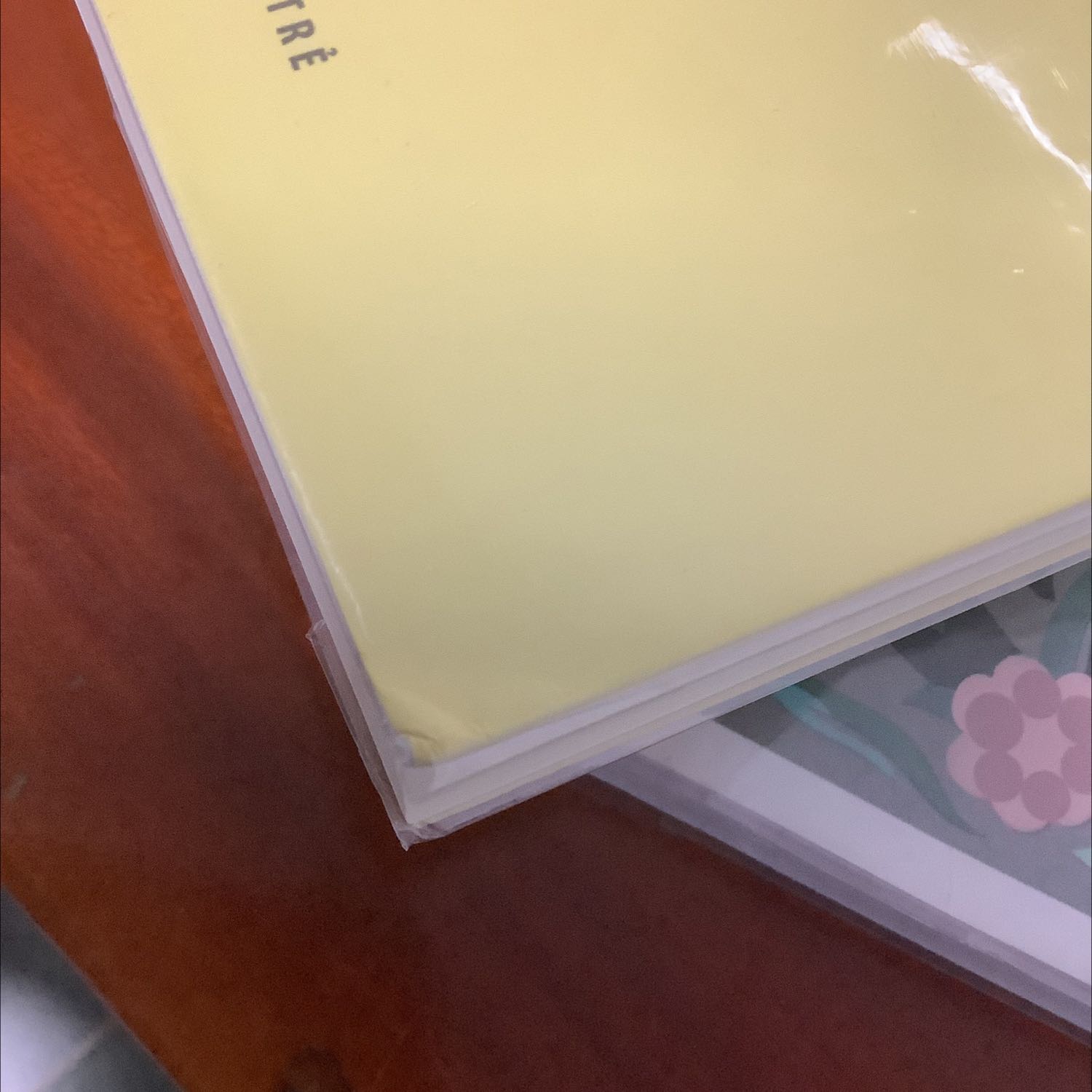 Trăm vạn lần vẫn vậy, tiki đóng gói rởm hong chịu được. Lần nào cũng độc nhất cái thùng cactong sách bao giờ cũng bị xước bìa hong xước bìa thì mẻ góc gãy cạnh éc ô éc thiệt chứ nói chung là tiki phải xem lại cách đóng gói đi chứ than quài mệt quá