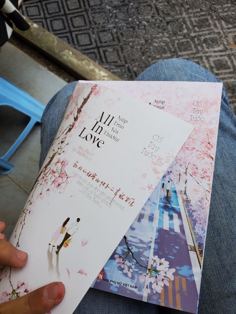 mọi người mua chú ý nhé, cái có bìa rời ngoài, hình trong ảnh sp tiki đăng là bìa trong, không lại giống mình mua tưởng bản cũ 2019, hóa ra là có bìa bọc ngoài :v hàng đẹp nguyên seal chất lượng mong tiki khắc phục và thêm hình ảnh bìa ngoài để cho khách hàng đỡ hiểu lầm nhé.