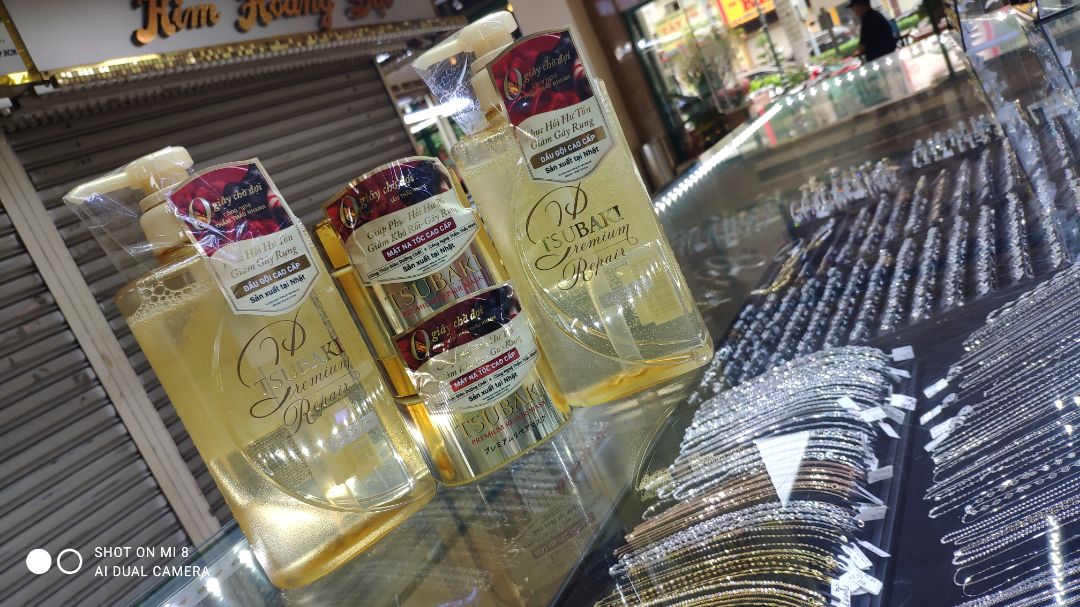 mua hủ ủ tóc..tặng 1 chai dầu gội 500ml..giá chỉ 166k..quá sịn sò..cả 2 sản phẩm NSX đều 6/2021..Tiki giao hàng nhanh như chớp...vừa đặt 9h30 sáng..ship thường thui chứ không chọn hỏa tốc..mà 14h kém 5 đã nhận được hàng❤❤❤ủ tóc mở ra mùi thơm xĩu..thơm sang lắm nè..bao bì rất "sang chảnh" luôn❤❤❤