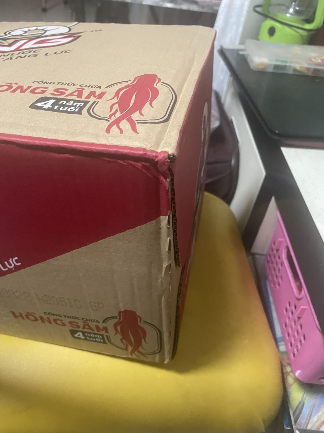 để mô tả là hsd còn 6 tháng 
vậy mà giao sản phẩm còn 3 tháng
yêu cầu hỗ trợ đổi trả hàng thì bảo rằng tiki đảm bảo hsd trên 30% nên 3 tháng thì không cho đổi 
thế thì để mô tả 3 tháng đi. Để 6 tháng rồi giờ muốn trả không cho trả. chính sách khó hiểu thật sự