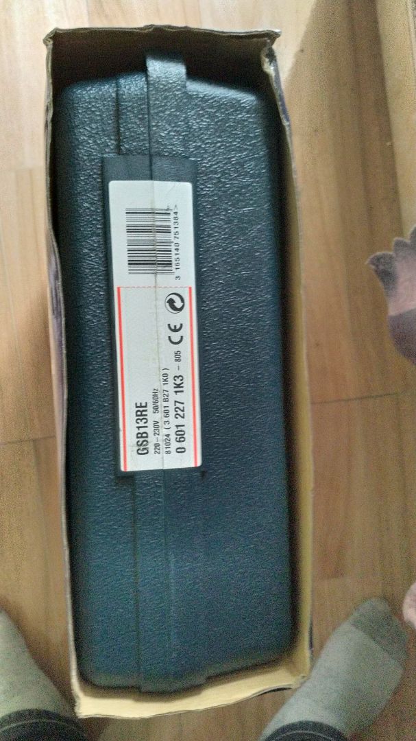 Mình đã nhận hàng được hơn tuần, có đánh giá như sau:
- Sản phẩm chính hãng (đã check bảo hành)
- Sau khi dùng thử thì thấy máy chắc chắn, máy khoẻ mình chưa thử mũi khoan sắt, nhưng mũi khoan bê tông hơi kém, mà mình cũng ko đặt hy vọng vào tool đi kèm, nếu ai muốn dùng nhiều khoan bê tông nên sắm bộ mũi khoan bê tông chuyên dụng.
- Nói chung là là hàng chất lượng, tool đi kèm bình thường, đc cái tiện ích với nhiều loại chi tiết. Độ bền còn phải xem tgian dài mới biết đc