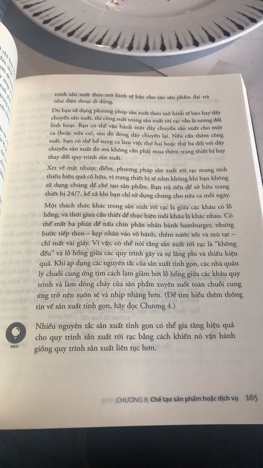 Sách chỉ đơn giản đưa ra các khái niệm và sơ bộ các khái niệm này, đưa thêm link dẫn đến các website để đọc thêm. Vd như về TPS hệ thống tinh gọn của Toyota thì chỉ đưa ra các khái niệm sơ bộ thôi. Sách này giống như quyển sách vỡ lòng, tổng quan chung cho các bên Thứ mua, quản lý vận hành và vận chuyển. Mình đọc cũng thấy hay nhưng với mức độ vừa phải. Vẫn đang tìm thêm sách chuyên ngành cho Chuỗi cung ứng.