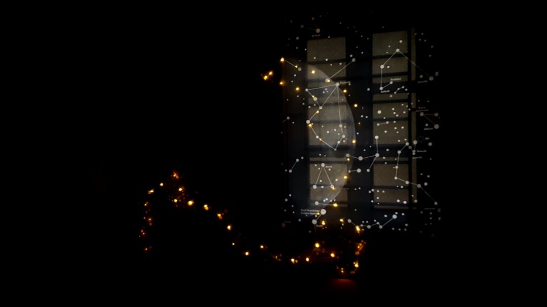 Ưng lắm nhé
vô tình phòng mk có chiếc cửa sổ lên khá hợp với tranh này?