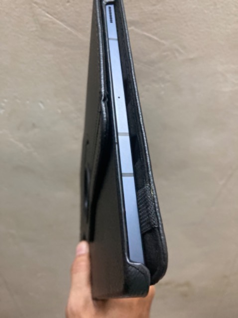 Ốp đúng mô tả nhé, bền hay ko thì chưa biết nhưng cầm thấy khá dày dặn nha, nếu để tablet dọc thì phải để nấc thứ hai tablet mới đứng được