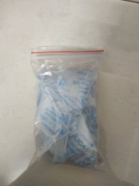 Tạm ổn nhưng vẫn chưa biết là có hút ẩm thực sự hay không vì không có cái gì để đo độ ẩm. Bịch hút ẩm đc nhà bán bịt kín 2 lớp nên thấy cũng chất lượng. Cho 5 sao nhá :)