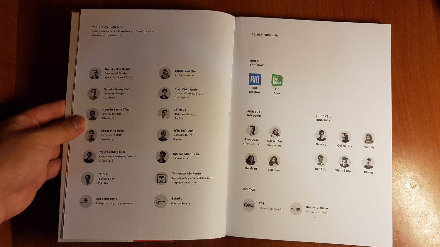 Sách bị bong gáy. Chất lượng giấy tốt. Nội dung trình bày sáng tạo, hiện đại tuy nhiên theo mình chưa thật sự sâu.