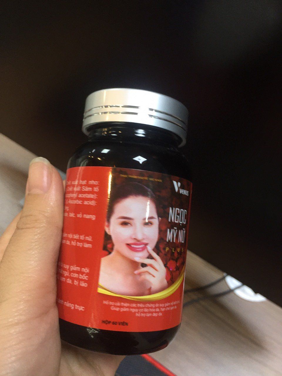 Chào tình yêu, đợt này ai cũng hỏi “ sao đợt này da mặt đẹp thế? Chị cười và khoe là do uống nội tiết nhà em đó “. Chị uống có 3 hộp mà đẹp vậy đó. Lại còn thấy kinh trở lại mới ok chứ Chào tình yêu, đợt này ai cũng hỏi “ sao đợt này da mặt đẹp thế? Chị cười và khoe là do uống nội tiết nhà em đó “. Chị uống có 3 hộp mà đẹp vậy đó. Lại còn thấy kinh trở lại mới ok chứ
