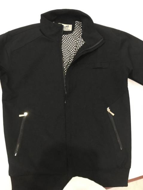 Đặt áo theo mã & hình trên. Nhưng khi giao lại là mẫu khác..hãng khác! Yêu Cầu trả lại hàng đã nhận & giao đúng mẫu đã chọn!