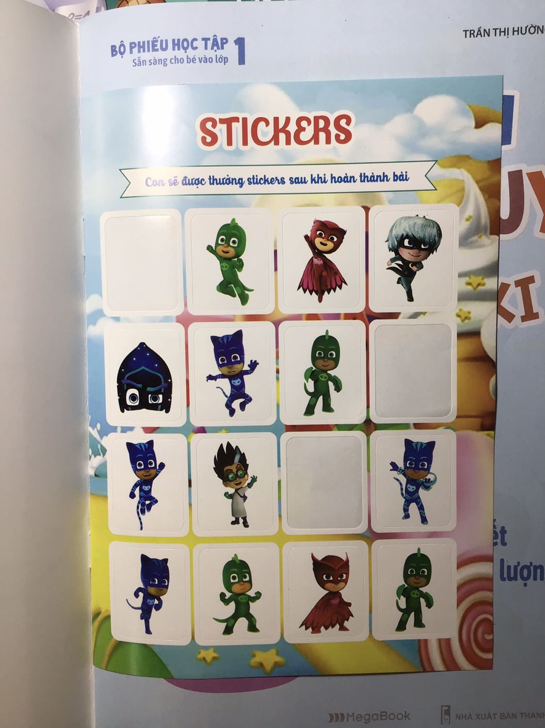 sách hay lắm, còn được tặng sticker trong mỗi quyển, bé nhà m rất thích sách hay lắm, còn được tặng sticker trong mỗi quyển, bé nhà m rất thích