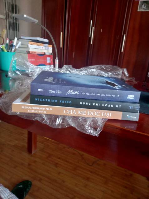 Sách đóng gói cẩn thận, ko bị bụi. Nội dung đúng cái mình cần nên mình mua